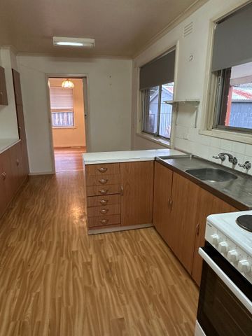 64 Orana Drive, Watsonia VIC 3087 - Photo 2