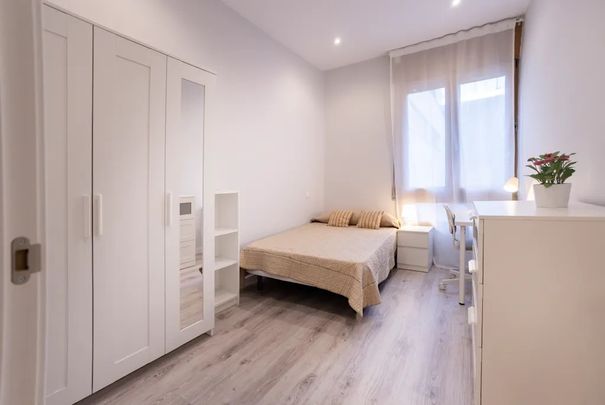 Calle de Guzmán el Bueno, Madrid, Community of Madrid 28015 - Photo 1