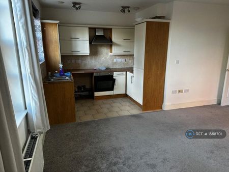2 bedroom flat to rent - Photo 2
