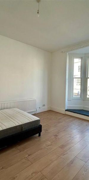 1 bedroom in a flat share to rent - Photo 1