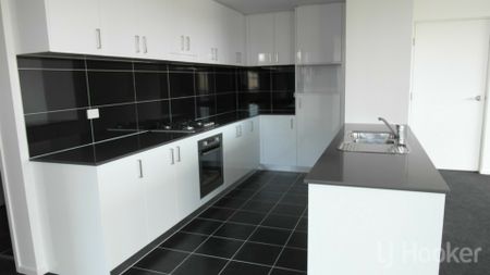 Modern 2 Bedroom Ensuite Apartment - Photo 5