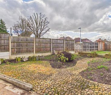 3 bedroom end of terrace house to rent - Photo 3