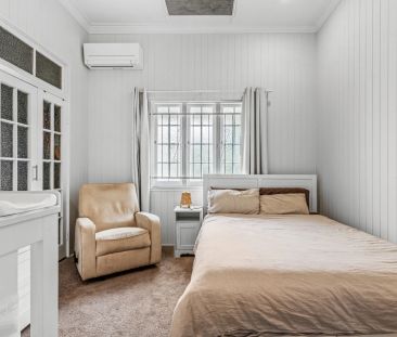 Charming home in perfect location. - Photo 1