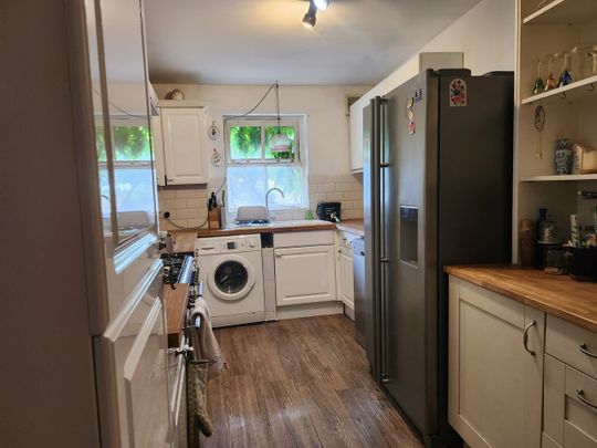 Room in a Shared House, Strawberry Terrace, N10 - Photo 1