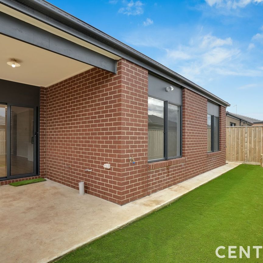 Beautifully Presented Home Close to All Amenities - Photo 1