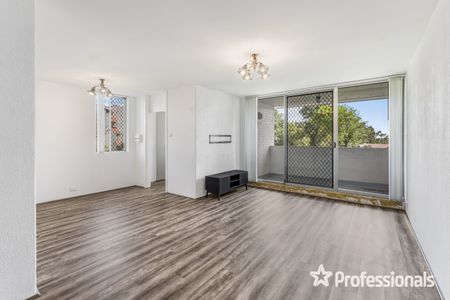 Stylish 2-Bedroom Apartment in Vibrant Maylands - Photo 2