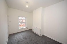 2 bed House - Mid Terrace for Rent - Photo 4