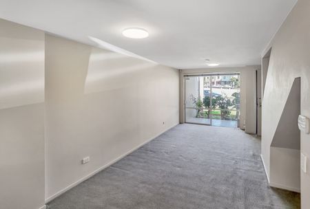 East Tamaki - The 2 bedrooms family home - Photo 3