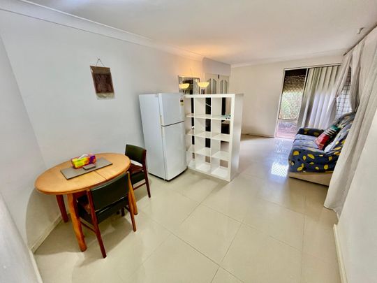 Huge Bedroom. Modern House. Top Locale. Walk to everything! - Photo 1