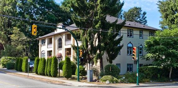 1930's character building in Shaughnessy - Photo 2