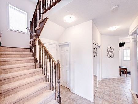 For Lease - 100 Sun King Crescent, Barrie, Ontario - Photo 2