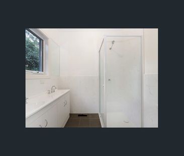 Style and Sophistication - Photo 4