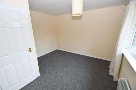 Bedroom T Floor In Godalming, GU7 - Photo 5