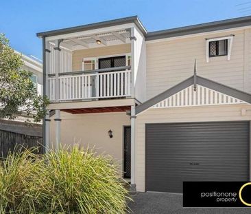 Large Townhouse Backs Onto Parkland - Photo 4