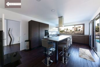 MODERN DETACHED LUXURY VILLA AVAILABLE FOR SHORT TERM RENTAL