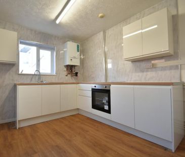 3 bedroom terraced house to rent - Photo 2
