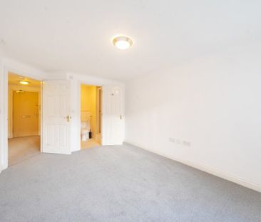 2 Bedroom Flat / Apartment - The Lamports, Alton - Photo 4