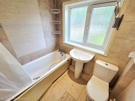 3 bedroom end of terrace house to rent - Photo 2