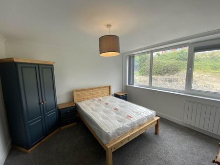 3 bedroom flat to rent - Photo 3