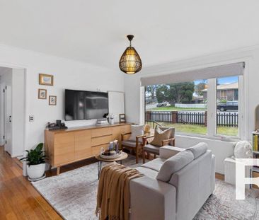 Beautifully Renovated 2-Bedroom Home in Clarendon Vale - Photo 6