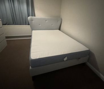 Room in a Shared Flat, Leyton Road, SW19 - Photo 2