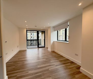 2 Bed Flat, Juniper Crescent, SE10 - Photo 3