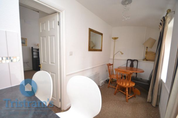 4 bed Flat for Rent - Photo 1