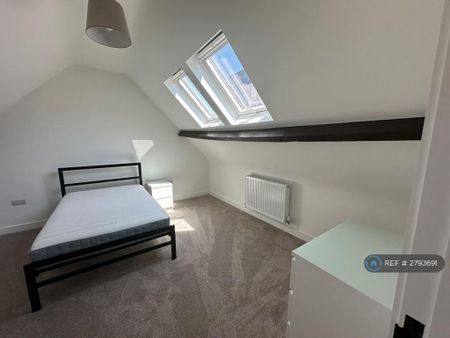 1 bedroom in a house share to rent - Photo 4