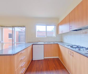 2/14 Rothschild Street, Glen Huntly VIC 3163 - Townhouse For Rent |... - Photo 3