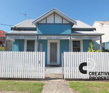 Quaint Cottage, Convenient Location - Photo 3