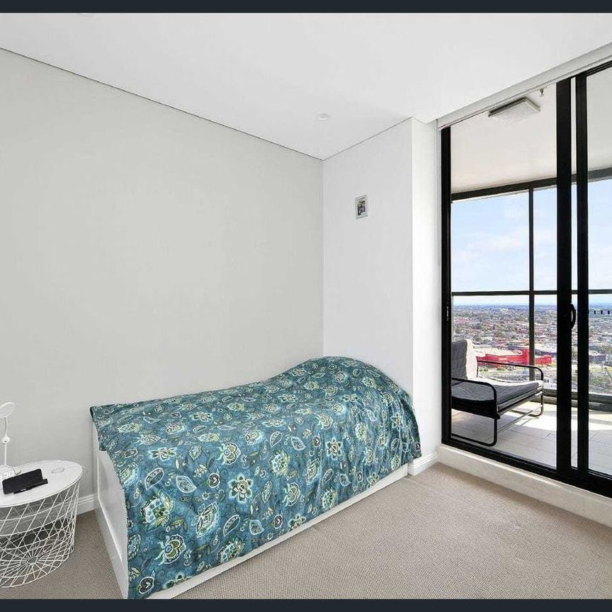 Modern One-Bedroom Apartment with Resort-Style Facilities - Photo 1