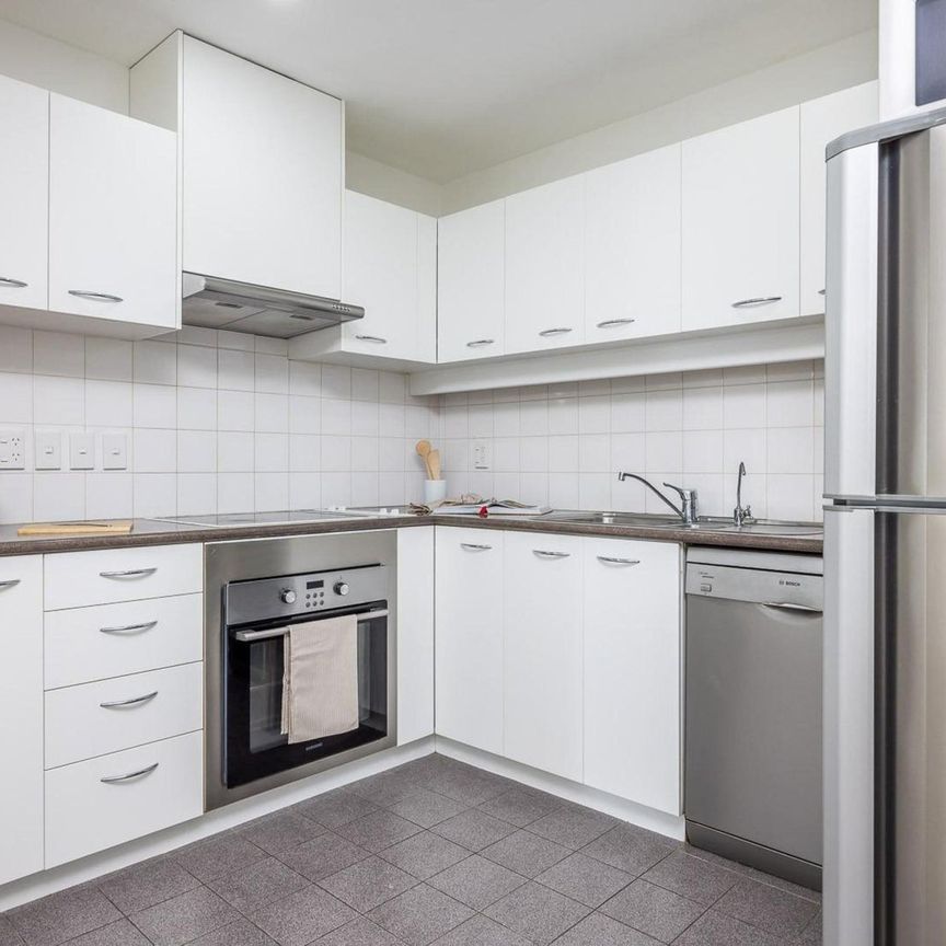 Furnished 2 Bedroom Apartment - Photo 1
