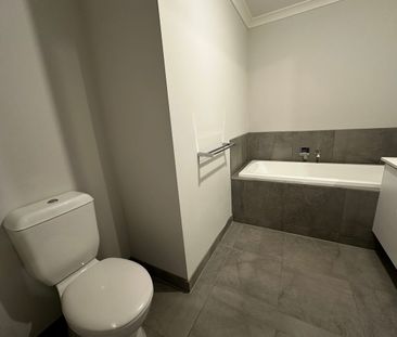 Brand New 3-Bedroom Family Home in Cranbourne East - Photo 4