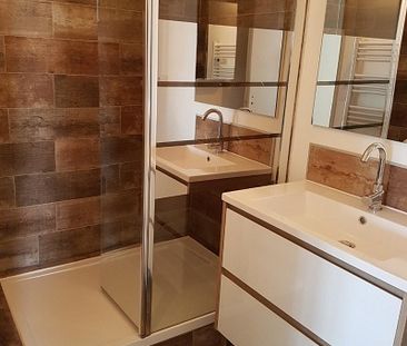 Location - Appartement T2 de 47 m² avec loggias, parking privatif e... - Photo 6