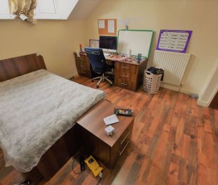 4 bedroom House in Crossfield Street, Leeds - Photo 6