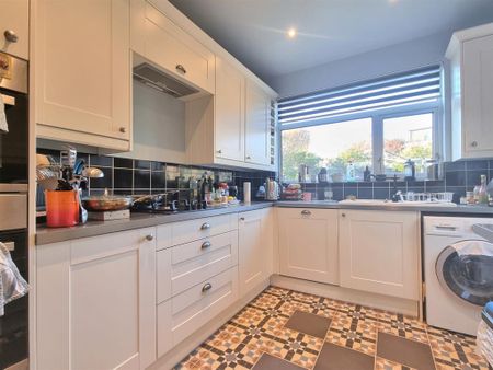 2 bedroom semi-detached house to rent - Photo 5