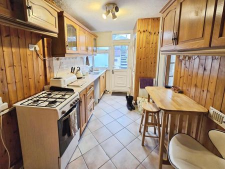 3 bedroom terraced house to rent - Photo 4