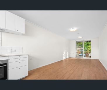 Unbeatable Riverside Location- 350m to UQ - Photo 1