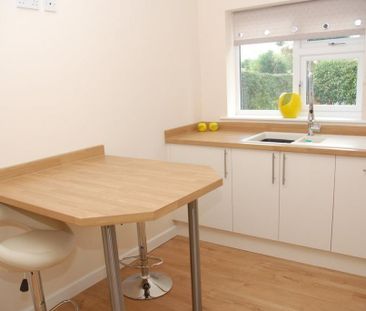 3 bedroom semi-detached house to rent - Photo 4