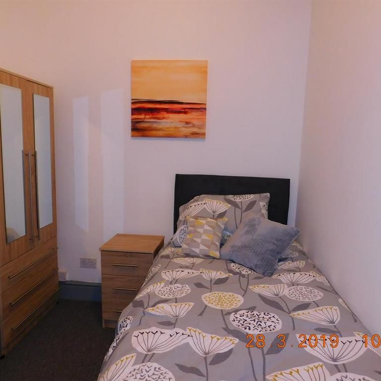 1 bedroom in a house share to rent - Photo 1