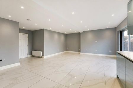 8 bedroom semi-detached house to rent - Photo 2