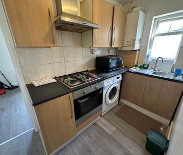3 bedroom flat to rent - Photo 6