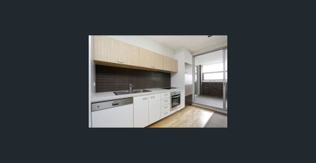 Spacious one-bedroom apartment in prime location - Photo 4