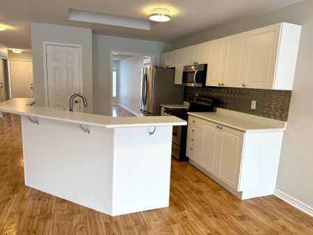 For Lease - 24 Sun King Crescent Unit# Main Floor, Barrie, Ontario - Photo 4