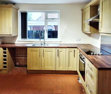 3 bedroom semi-detached house to rent - Photo 5