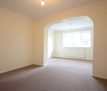 3 bedroom detached house to rent - Photo 3