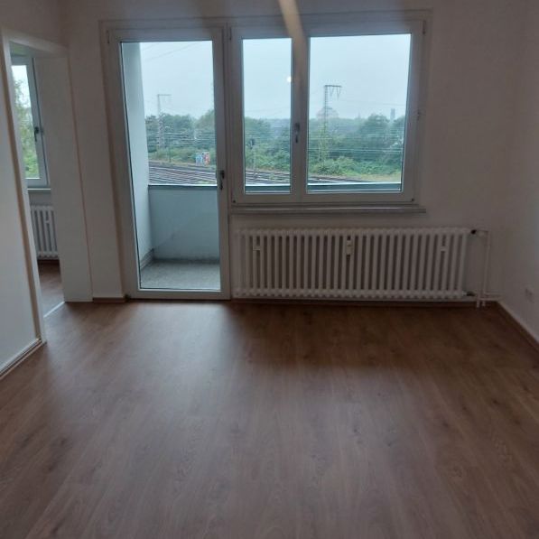 3-Raum-Wohnung in Duisburg-Duissern mit Balkon - Foto 1