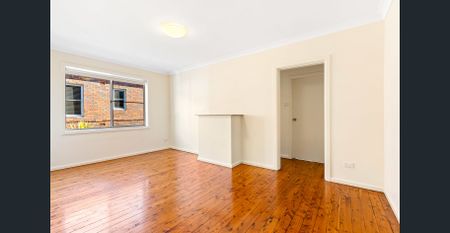 Character-Filled Art Deco Apartment with Oversized Study Space - Photo 4