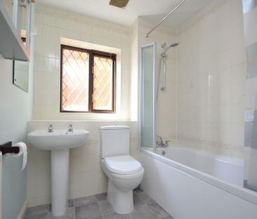 3 bedroom detached house to rent - Photo 3