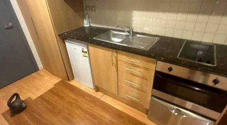 Close to uni - Photo 4